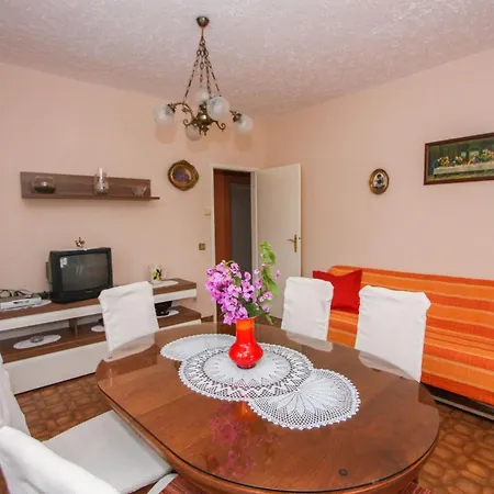 Zana - Close To Apartment Trogir