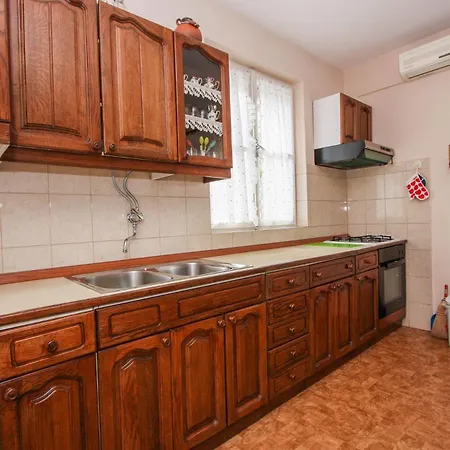 Zana - Close To * Trogir