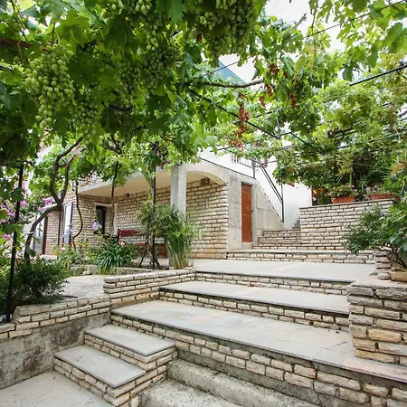 Apartment Zana - Close To Trogir
