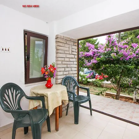 Zana - Close To Apartment
